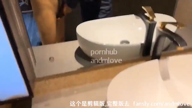 业务经理终于被勾搭到了酒店，平时很矜持，到了床上没想到这么骚啊，中国国产微剧情