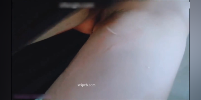 反差萌学妹自拍流出，羞涩娇喘暴露欲火