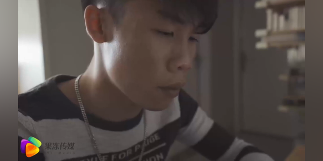 果冻传媒-JK制服诱惑！摄影师朋友下药，玩弄迷失的少女，疯狂拍摄私密镜头