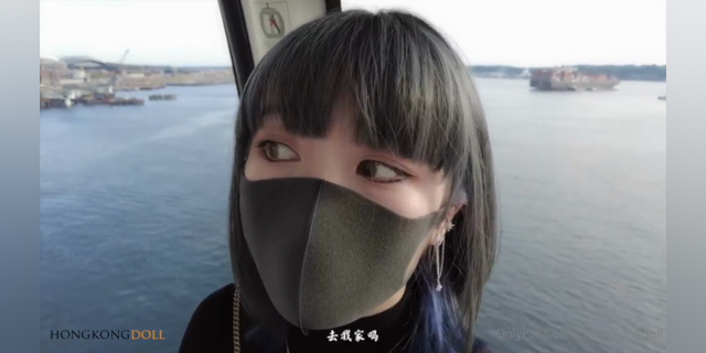 香港玩偶姐姐一日女友，娇羞诱惑，深夜床上激情爆裂
