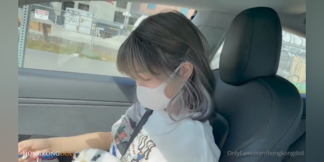 香港玩偶姐姐一日女友私密花絮！娇羞甜美姐姐，床上激情爆表，真实私拍曝光