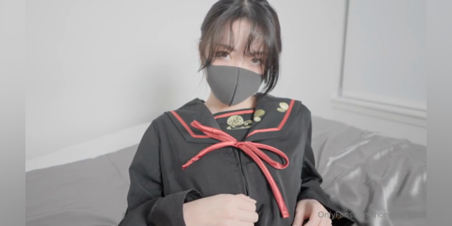 香港玩偶姐姐私密直播，诱人呻吟声中疯狂抽插，逼真逼真